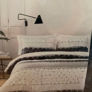 NWT - Full/Queen Black & White Comforter Set